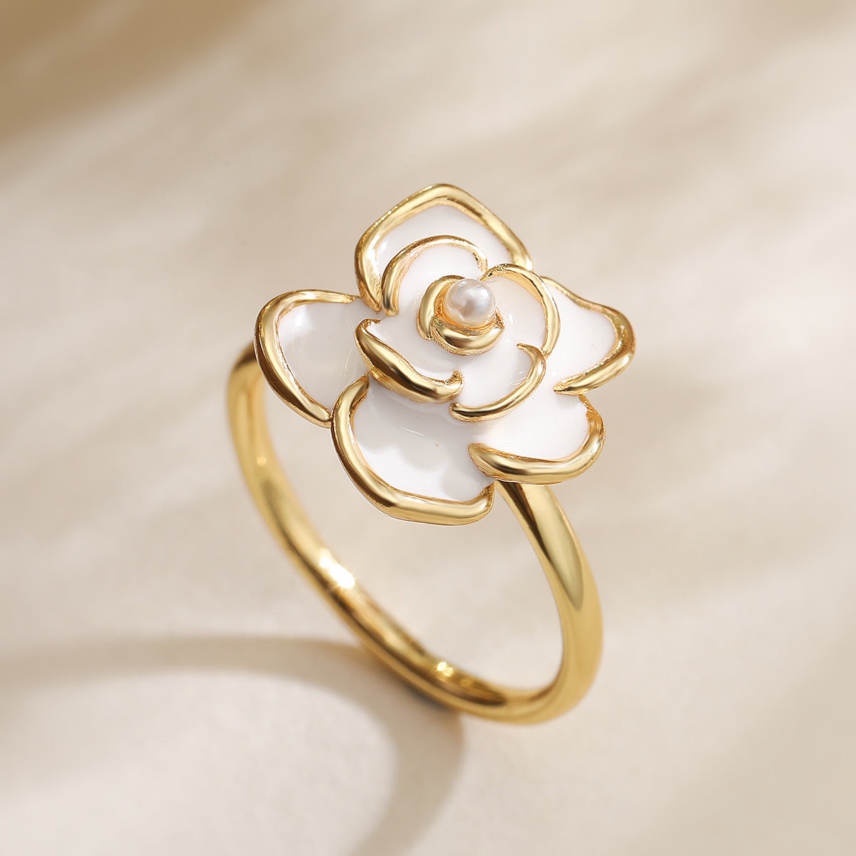 Anello in rame girevole a forma di farfalla floreale con placcatura in oro 18K e intarsio in zircone da donna, anello geometrico minimalista alla moda