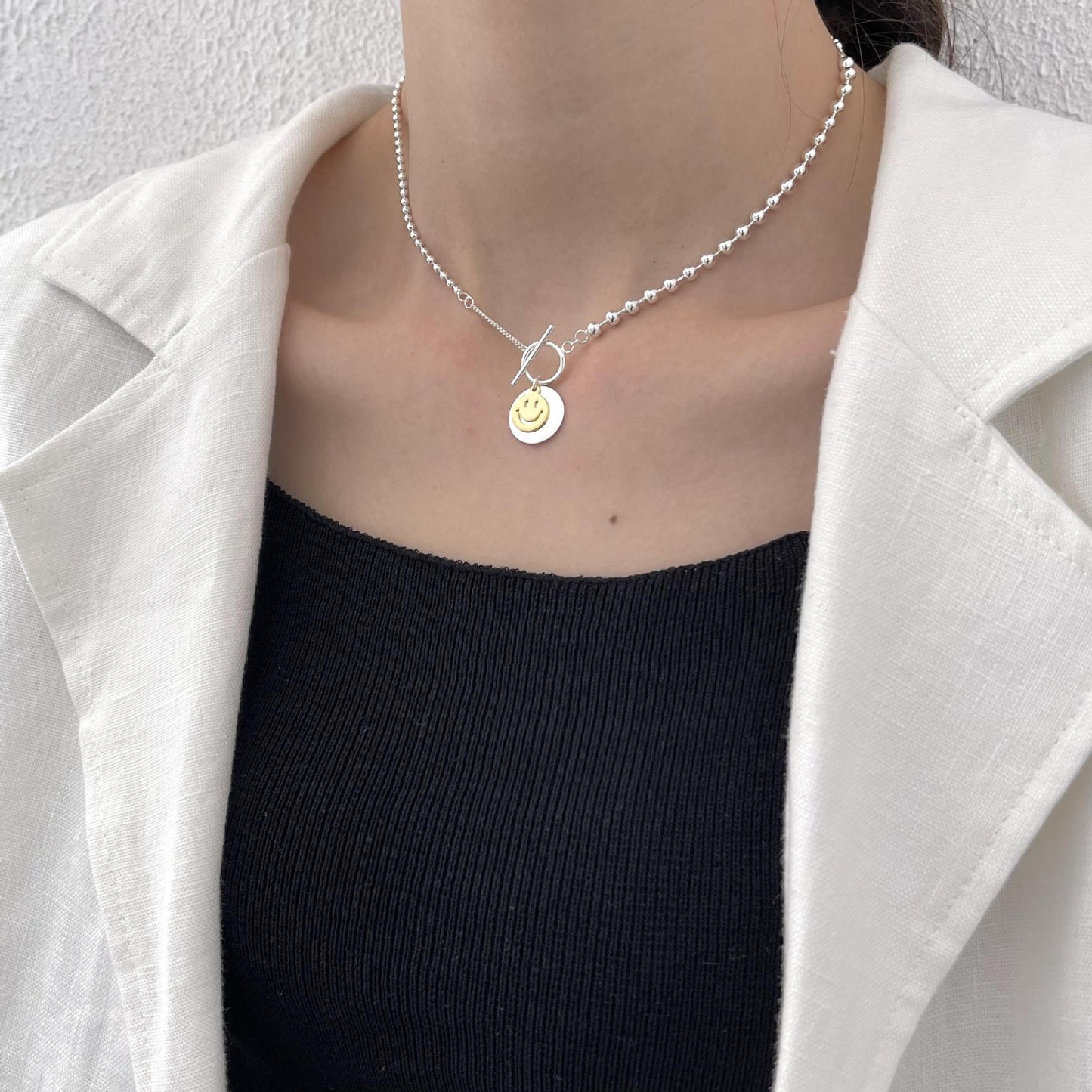 Collana con Ciondolo Rotondo Minimalista a Faccina Sorridente per Donna in Argento Sterling 925 con Catena di Perline