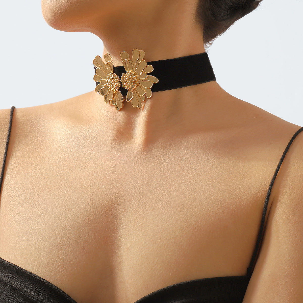 Collana pendente floreale da donna dolce e grintosa con finitura in smalto su base in lega con design geometrico a catena per clavicola