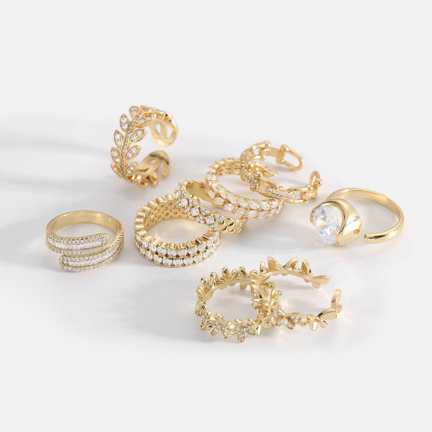 Anello aperto da donna in ottone placcato oro 18K sottovuoto con zirconi geometrici lucidi