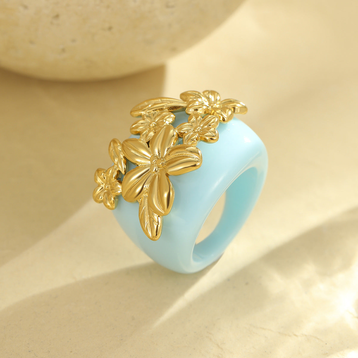 Anello geometrico floreale di lusso da donna in acciaio inossidabile con finitura placcata, accessorio di moda versatile