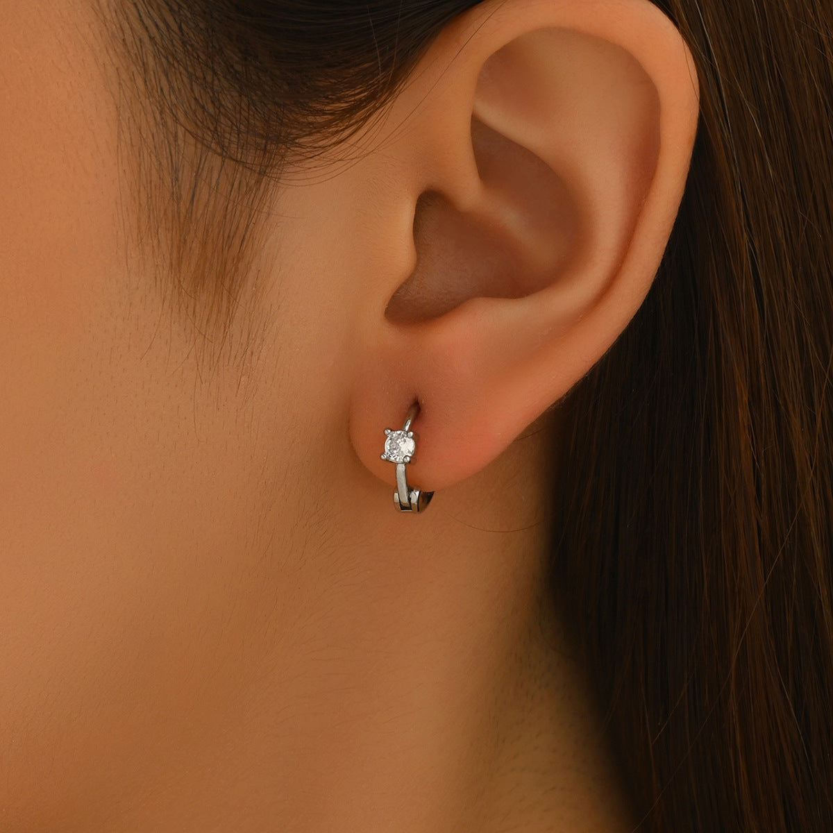 Pendientes Minimalistas Geométricos para Mujer con Incrustaciones de Circones sobre Base de Cobre y Postes de Acero Inoxidable