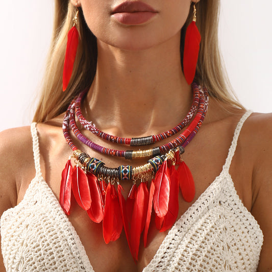 Set Collana e Orecchini Bohemien Fatti a Mano con Piume da Donna con Catenina in Cotone e Design Artistico Etnico