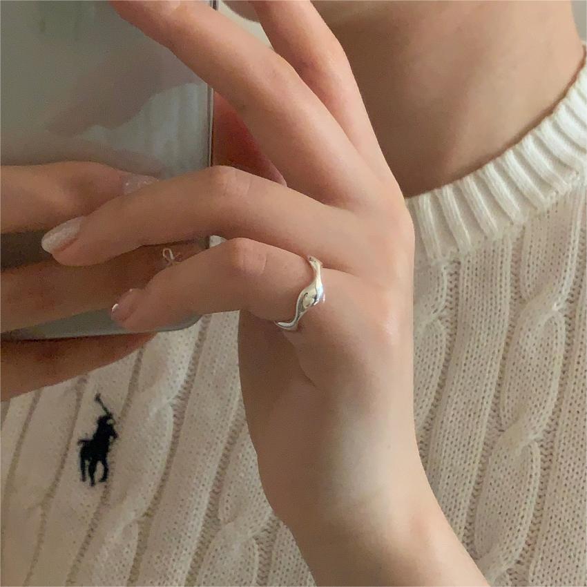 Minimalist Silver Ring with Geometric Circular Band Design for Women S925 Sterling Silver Band Ring