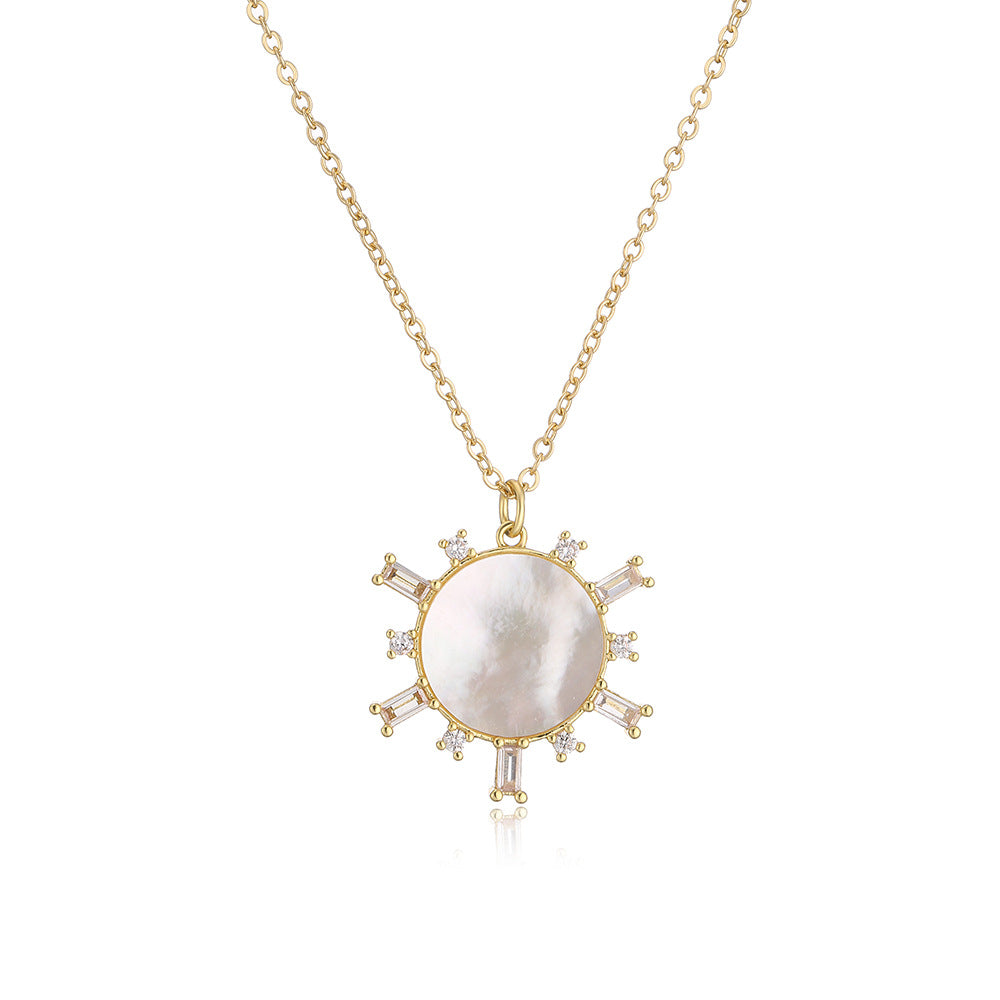 Collana con Ciondolo Geometrico Minimalista a Forma di Quadrifoglio da Donna in Ottone con Placcatura in Oro Vero e Intarsio in Abalone Bianco