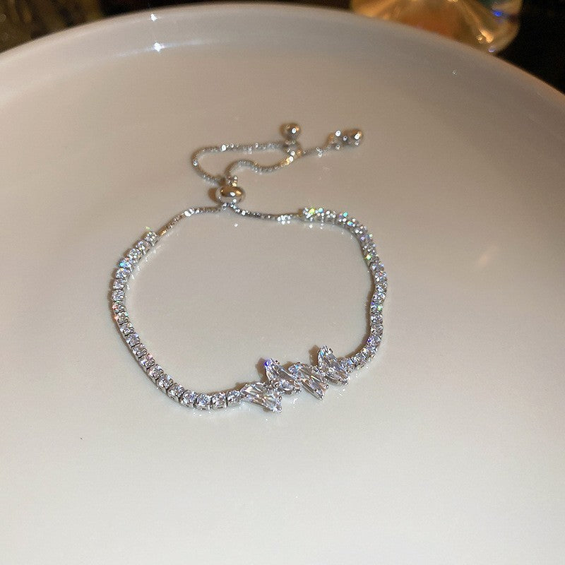 Elegant Heart-Shaped Gold-Plated Zirconia Bracelet for Women with Delicate Luxury Aesthetic