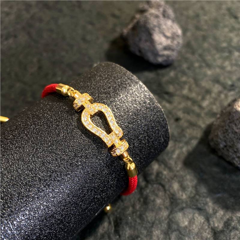 Original Design Geometric Four-Leaf Clover Bracelet in Titanium Steel with 18K Real Gold Plating Adjustable Pull-Chain for Unisex Wear