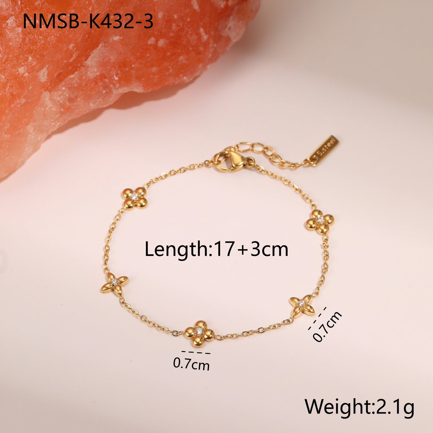 Fashionable Star-Shaped Titanium Steel Bracelet with 18K Gold Plating and Zircon Inlay for Women