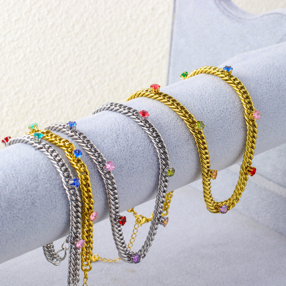 Collar Minimalista Geométrico de Acero de Titanio con Chapado en Oro de 18K y Detalles de Circonita Cúbica en Cadena Cubana