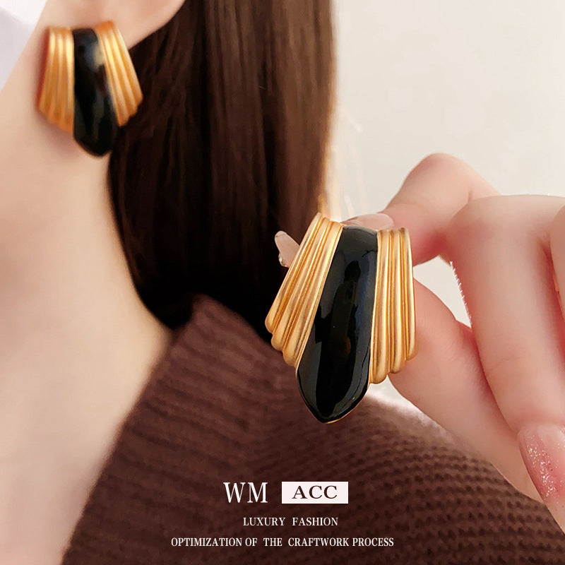 Vintage Geometric Pendant Necklace in Alloy with Enamel Finish for Women, Lightweight Luxury-Style Jewelry