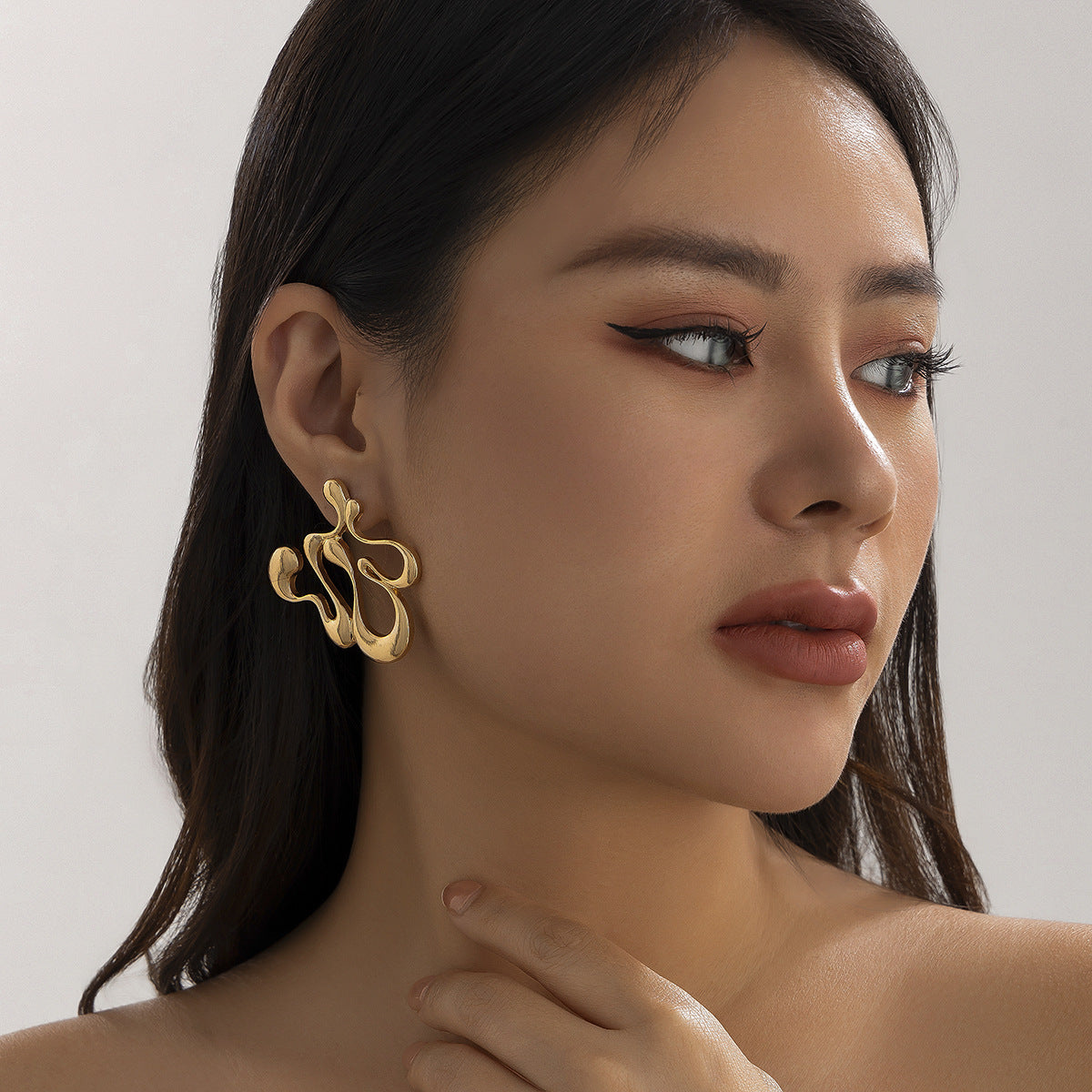 Minimalist Geometric Irregular Hollow Twisted Ring Zinc Alloy Plated Earrings for Women