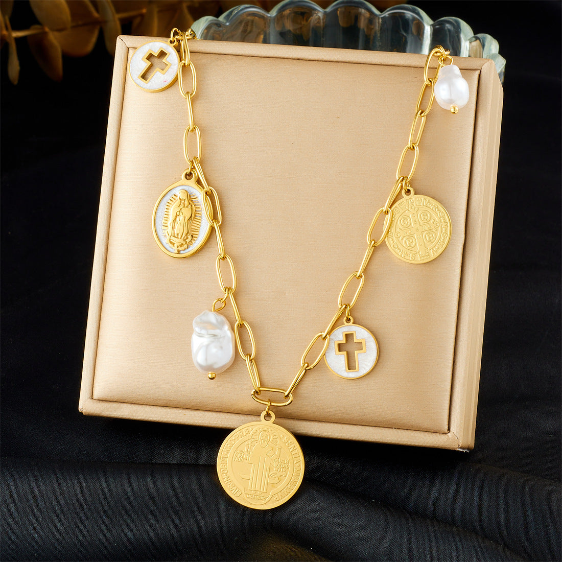 Vintage Gold Plated Stainless Steel Round Cross Pendant with Pearl Curb Chain Jewelry Set for Women