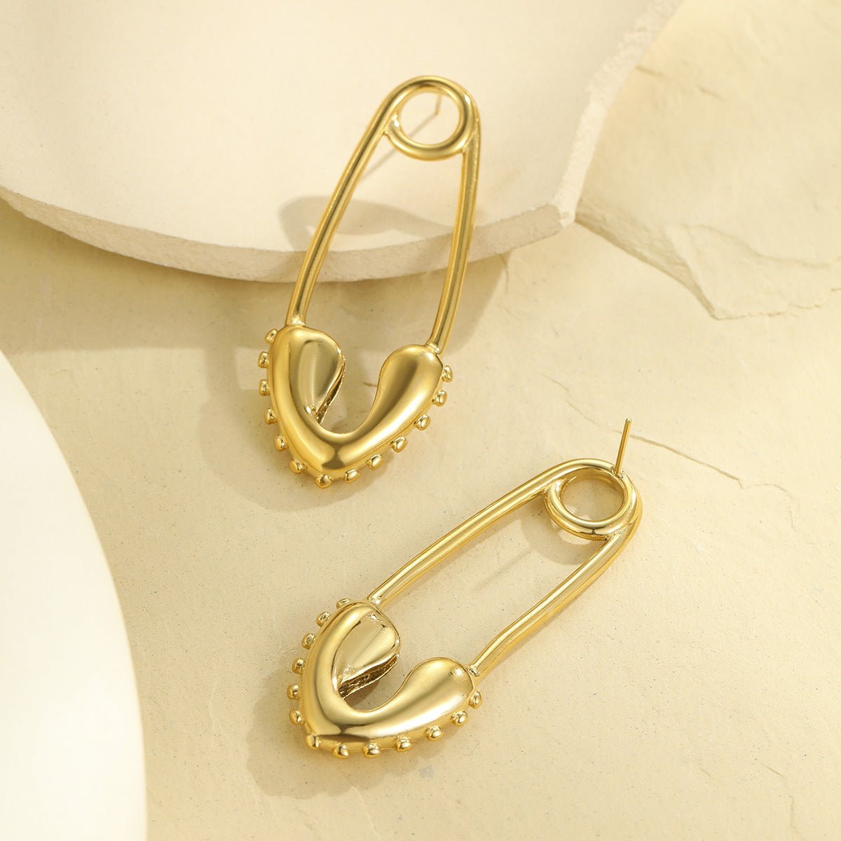 Fashionable Heart-Shaped Stainless Steel Electroplated Earrings for Women with Minimalist Geometric Design and Luxe Finish