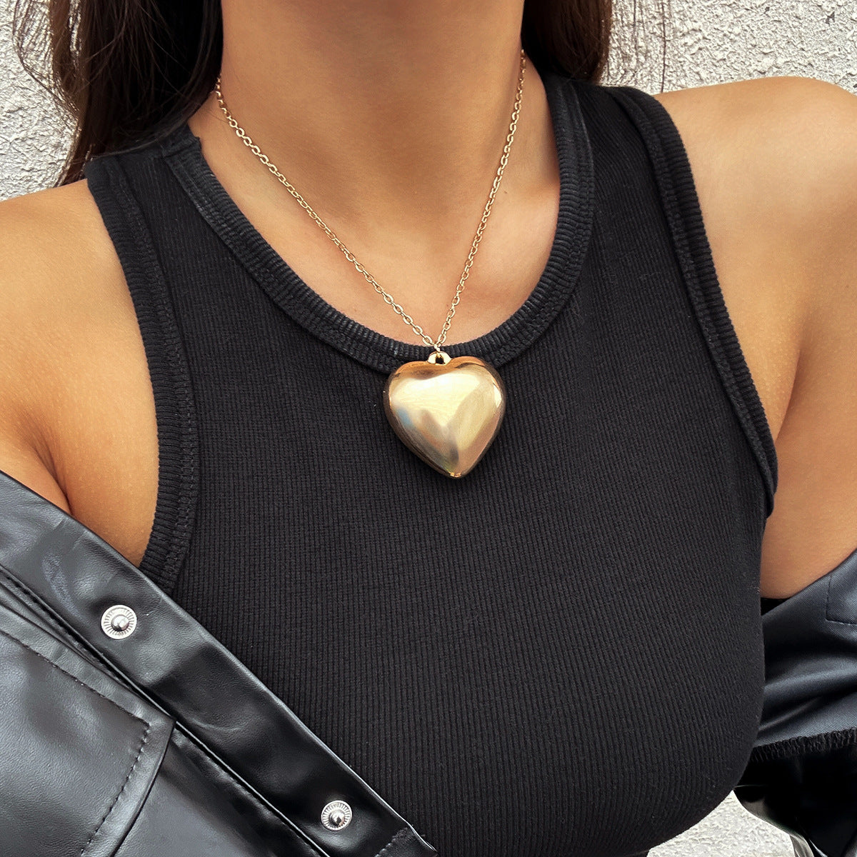 Collana girocollo a cuore dolce e audace con catena in velluto e ciondolo a nappa in resina plastica placcata