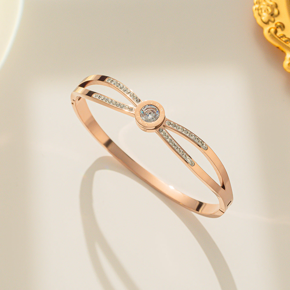 Romantic Double-Ring Rose Gold Plated Titanium Steel Bracelet for Women with Zircon Accents, Geometric Circular Design, Fashionable and Creative Accessory