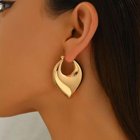 Orecchini da donna chic a forma di cuore geometrico cavo in rame con finitura galvanizzata