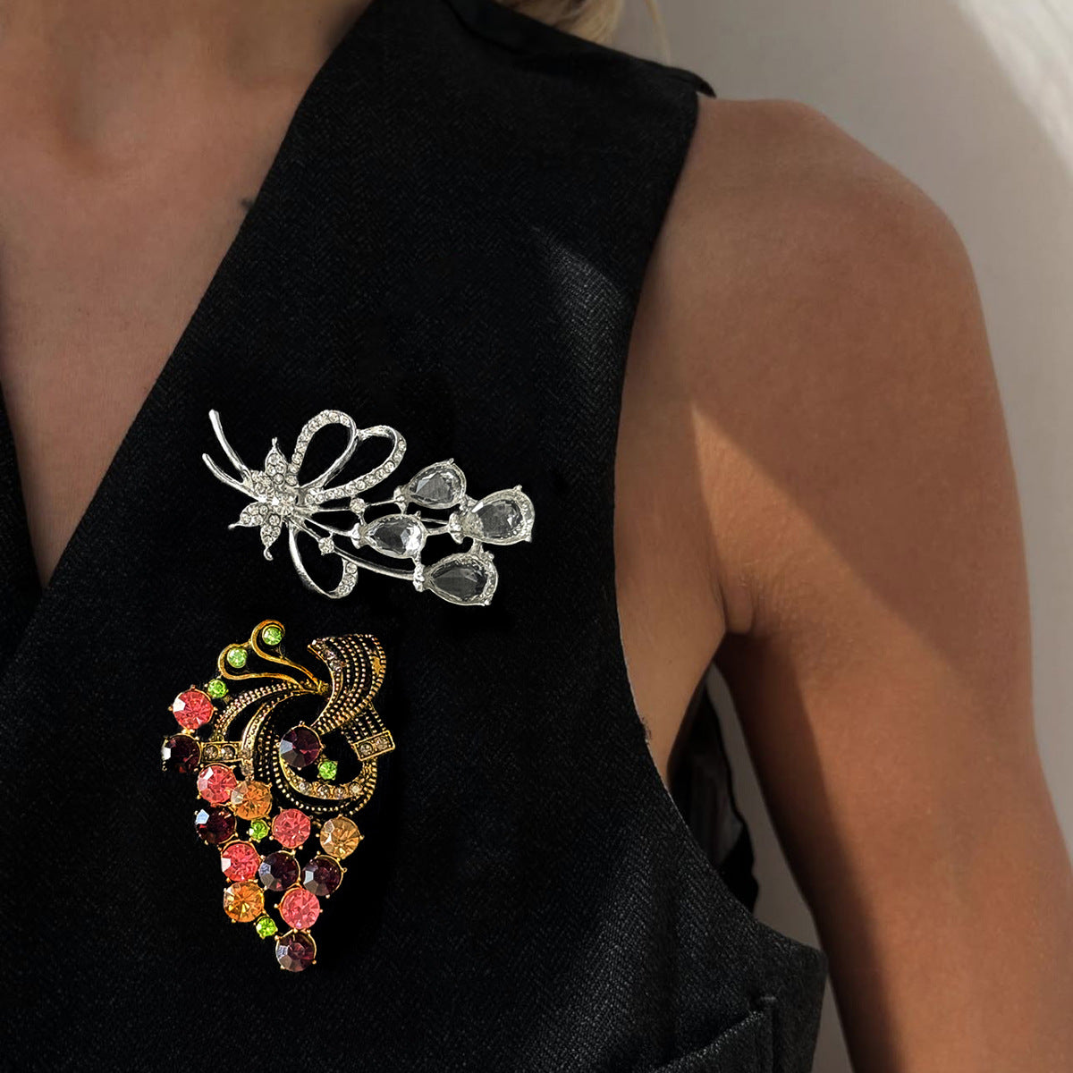 Elegant Geometric Brooch for Women and Men, Alloy with Rhinestone Inlay, Luxury Minimalist Fashion Accessory for Fall and Winter