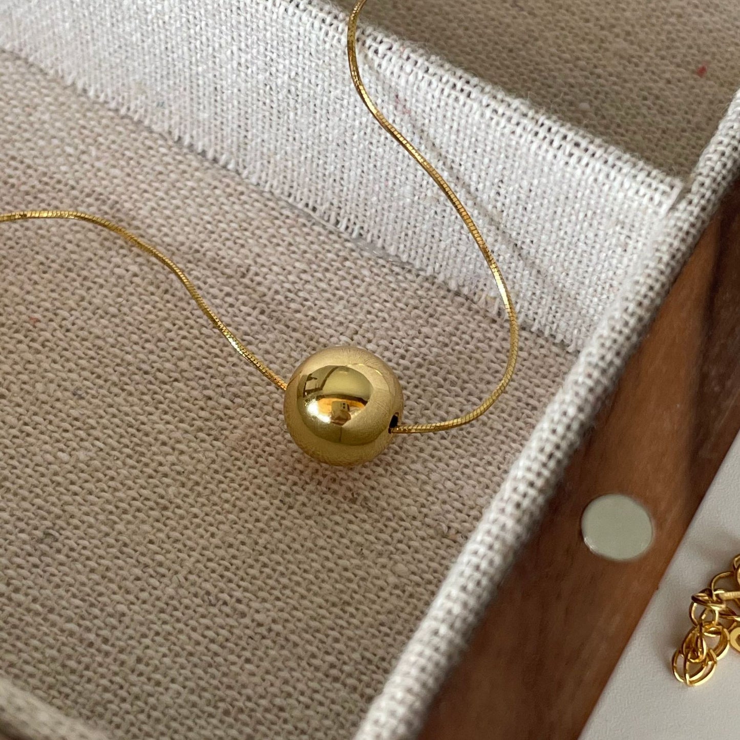 S925 Sterling Silver Snake Bone Chain Necklace with Geometric Round Pendant Modern Minimalist Women's Jewelry