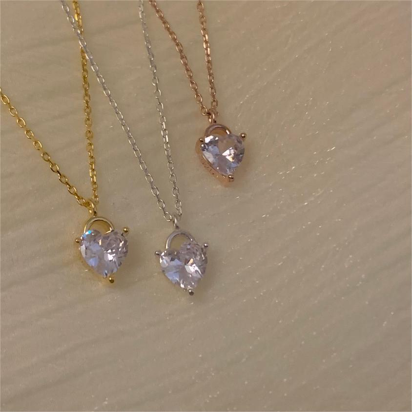 Collana con ciondolo a cuore minimalista in argento sterling 925 con zirconi cubici, catena regolabile