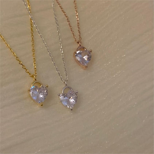 Collar con colgante de corazón minimalista de plata de ley 925 con circonitas cúbicas, cadena ajustable