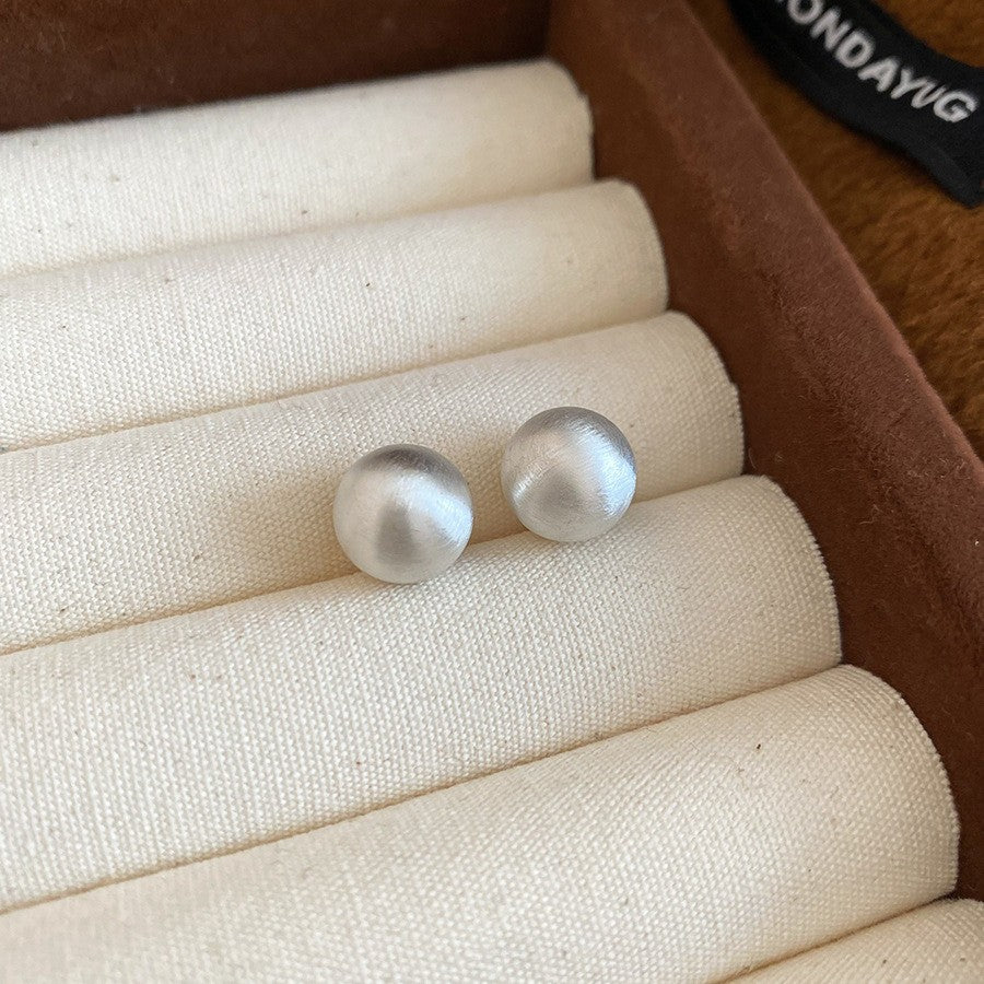 Pendientes de metal geométricos minimalistas con incrustaciones de diamantes de imitación y acabado cepillado para mujer