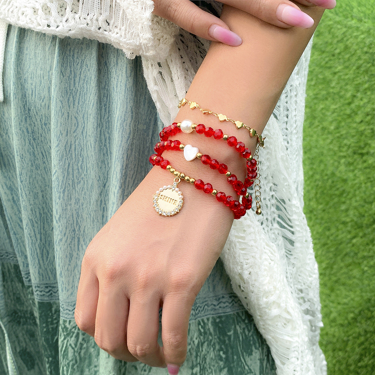 Vintage Minimalist Letter Heart-Shaped Alloy Bracelet with Rhinestone Inlay for Women