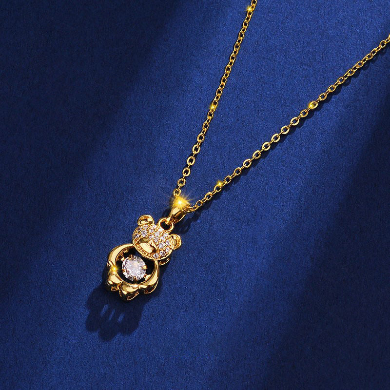 Collana da donna a forma di orsetto, placcata in acciaio al titanio, con zirconi micro-pavé, catena clavicola minimalista e delicata