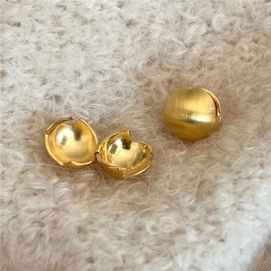 Orecchini Geometrici Rotondi Spazzolati in Argento Sterling 925 Vintage con Intarsio di Perle e Design a Pois