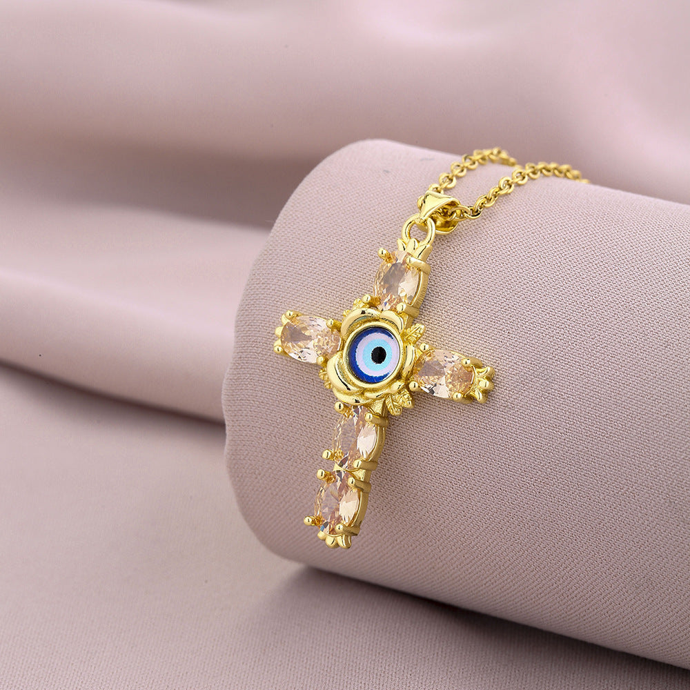 Collana pendente a croce minimalista da donna in rame con placcatura in oro e cristalli di zircone colorati su catena piatta a croce