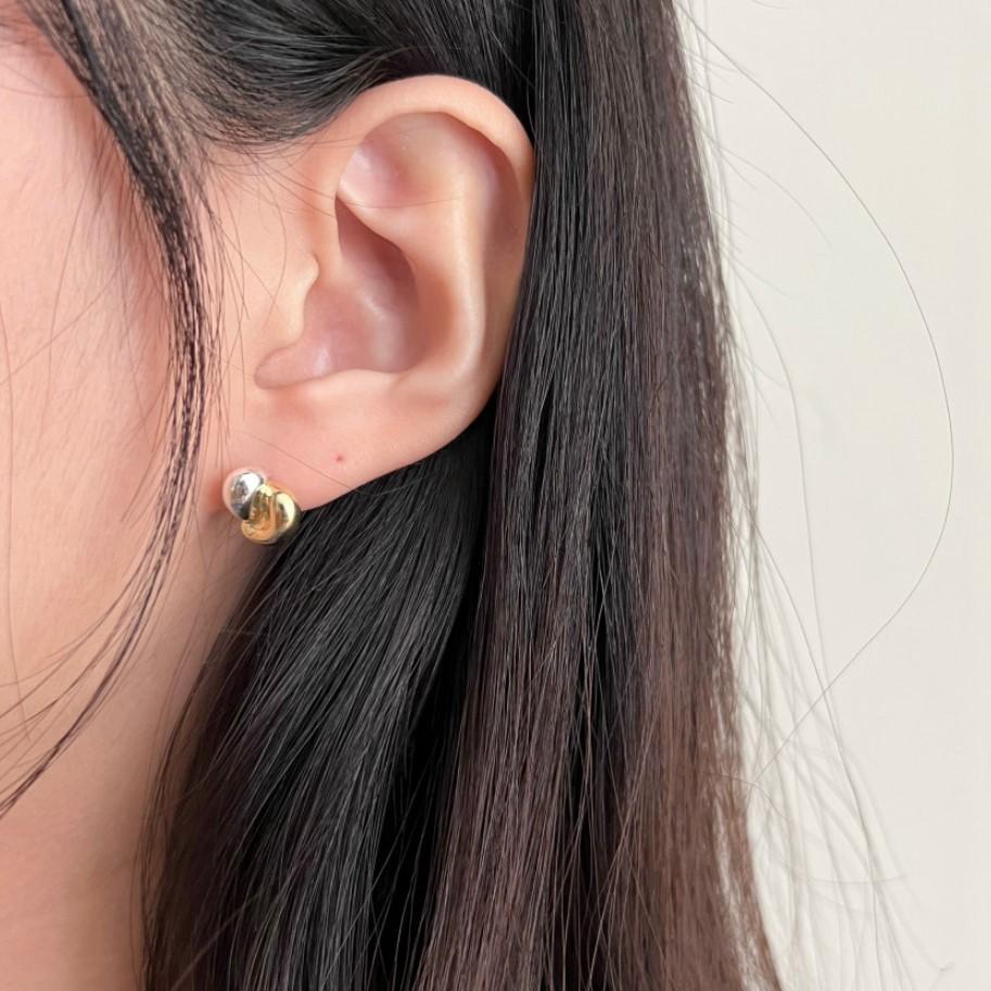 Orecchini da donna minimalisti placcati in argento sterling 925 con lettera e luna