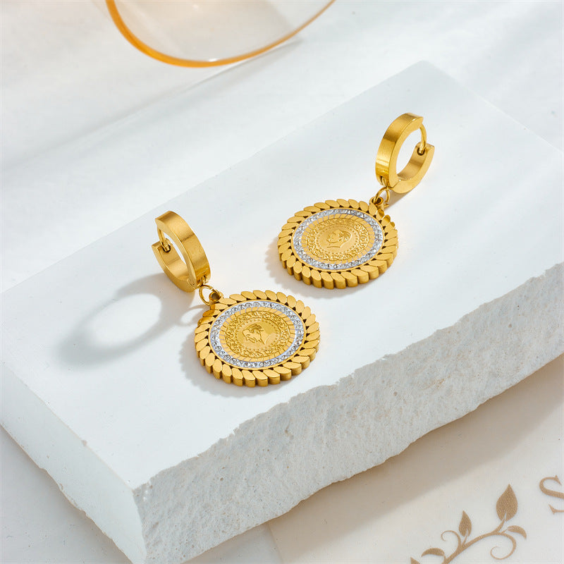 Collana pendente rotonda in metallo con strass e finitura placcata, dal design geometrico di ispirazione vintage da donna