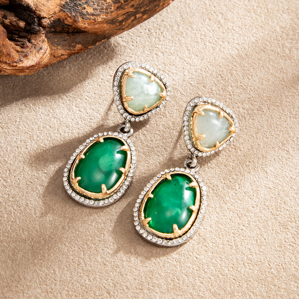 Vintage Geometric Teardrop Rhinestone Inlaid Resin Plated Zinc Alloy Earrings for Women
