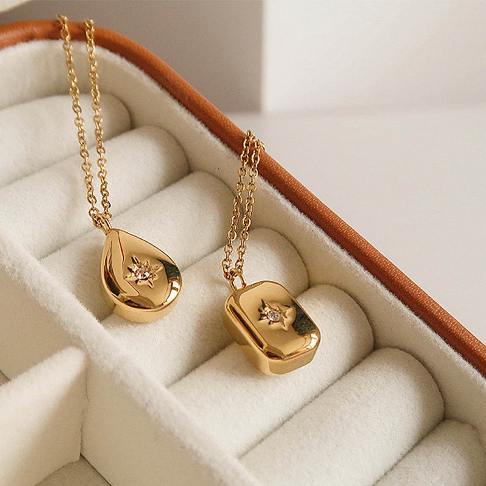 Collana con ciondolo quadrato a goccia tridimensionale a forma di ottagramma in stile francese romantico con gemma in acciaio al titanio con placcatura in oro per una ritenzione del colore a lungo termine