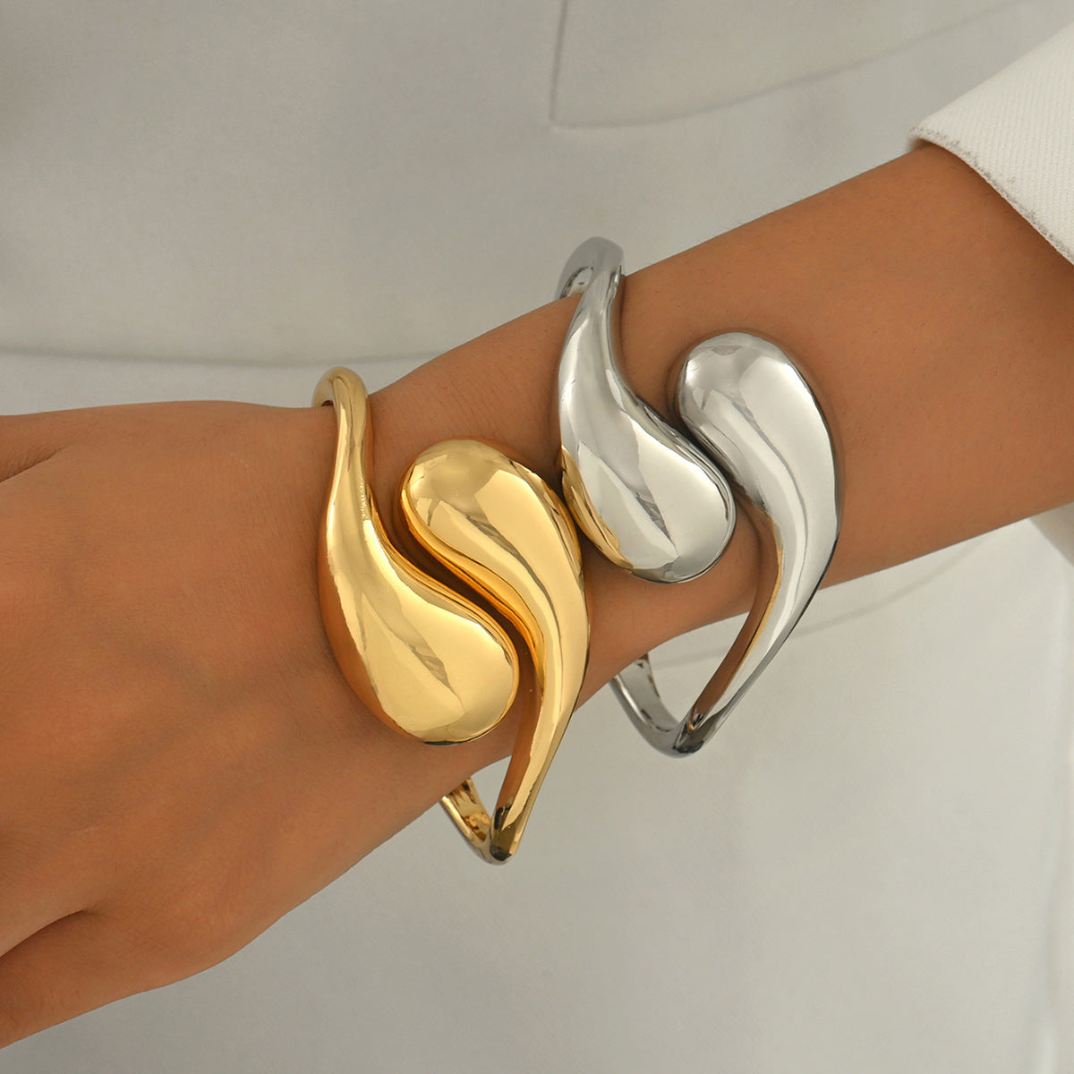 Bracciale a fascia regolabile da donna in lega di zinco lucida geometrica con finitura placcata