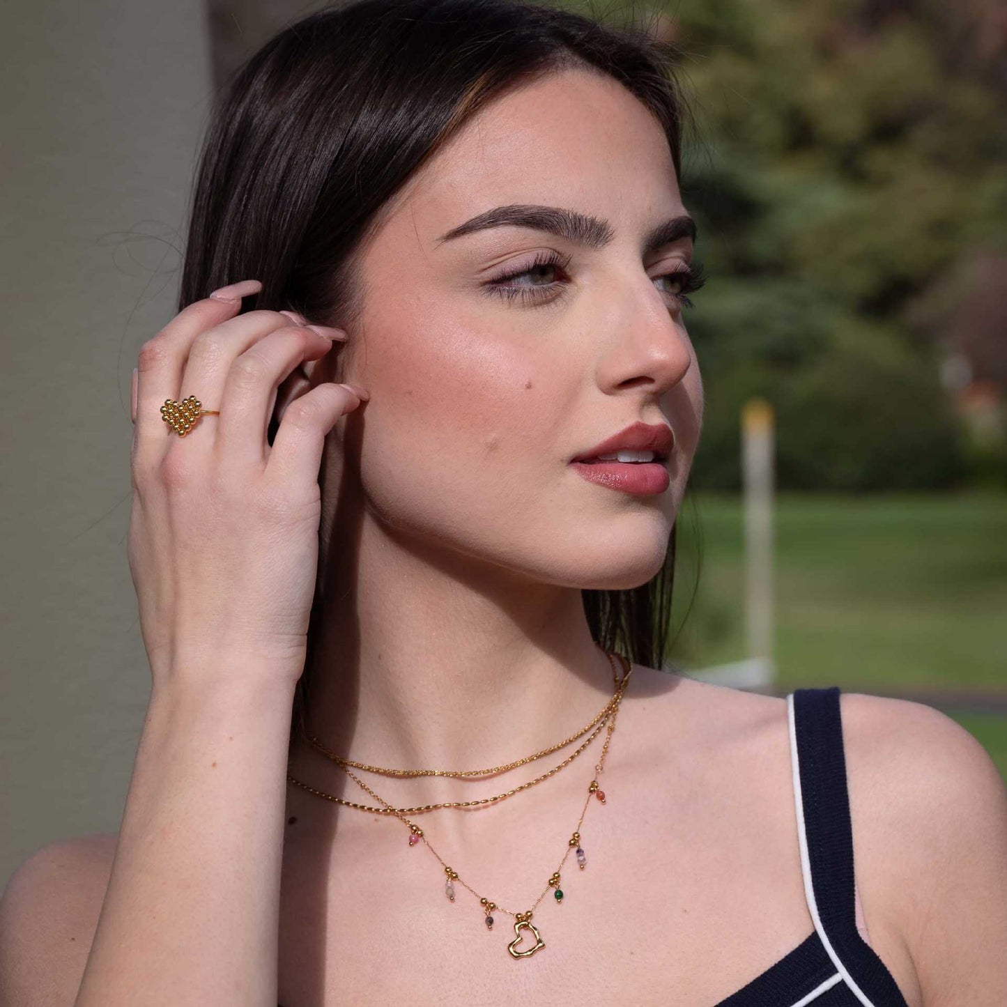 Anello in acciaio al titanio a forma di cuore minimalista con placcatura in oro 18 carati e fascia aperta regolabile da donna