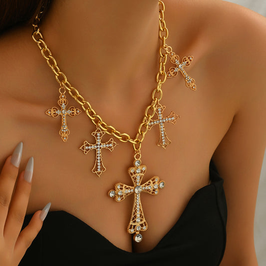 Collana con pendente a croce geometrica di lusso per donna con intarsio di strass in lega di zinco su catena standard