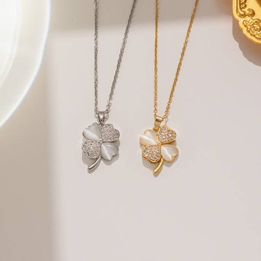 Collana con Ciondolo Trifoglio Minimalista da Donna in Acciaio al Titanio con Intarsio di Strass su Catena a O