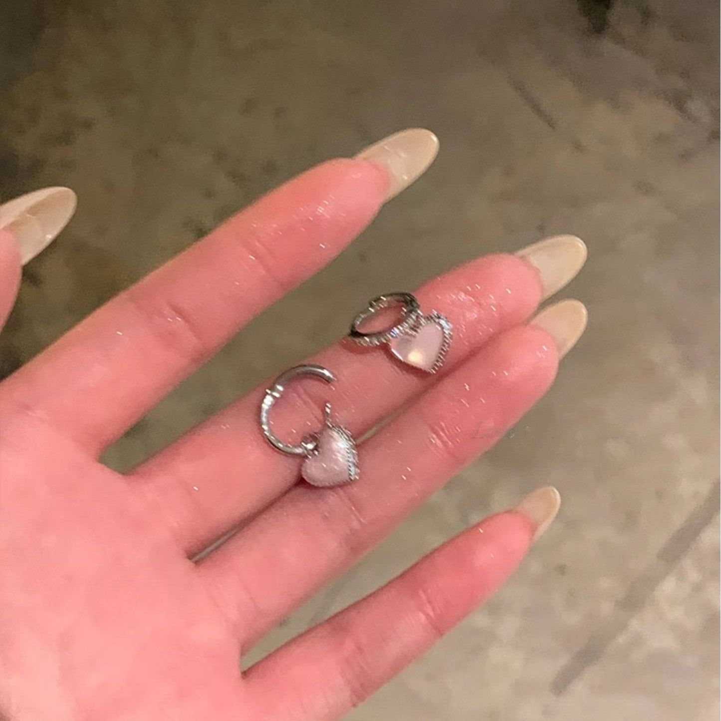 Aretes Geométricos Minimalistas de Cobre con Acabado Chapado para Mujer Pendientes Modernos y Versátiles