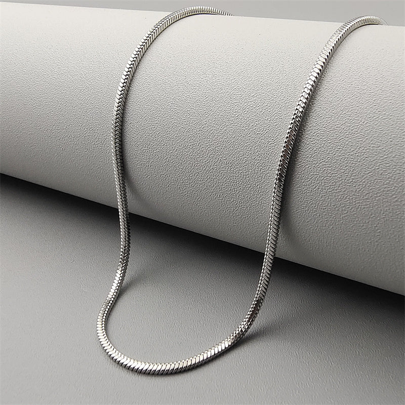 Collana Minimalista in Acciaio al Titanio a Spina di Serpente Quadrata per Uomo e Donna, Ciondolo Ipoallergenico in Acciaio Inossidabile con Finitura Placcata Sottovuoto