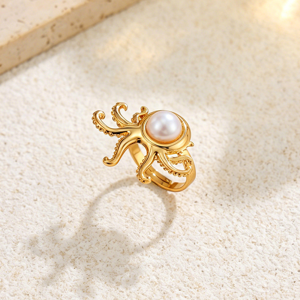 Casual PVD Stainless Steel Animal Shape Pearl Ring for Women