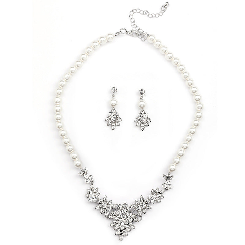 Chic Floral Leaf Pendant Necklace and Earrings Set in Alloy with Electroplated Finish for Women