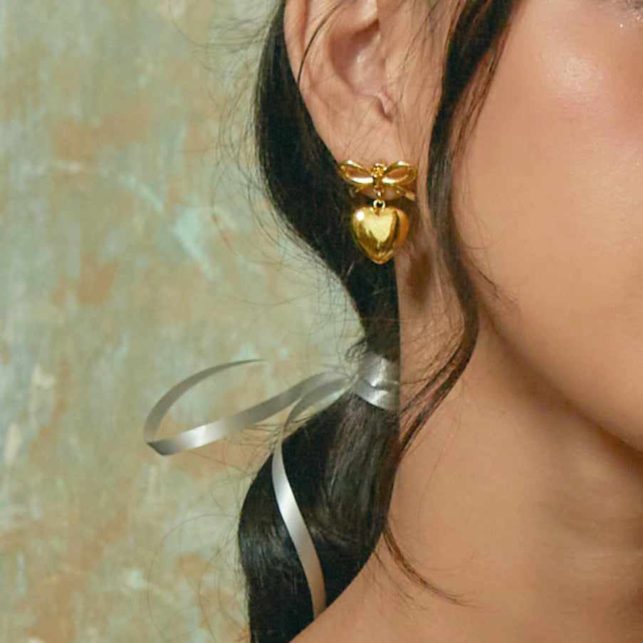 Pendientes Minimalistas de Acero Inoxidable con Forma de Lazo para Mujer con Acabado Chapado, Diseño Dulce y Atrevido