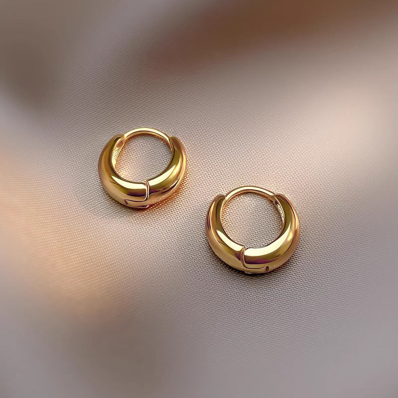 Pendientes de aro en forma de U de acero inoxidable chapados en oro con estilo francés minimalista para mujer