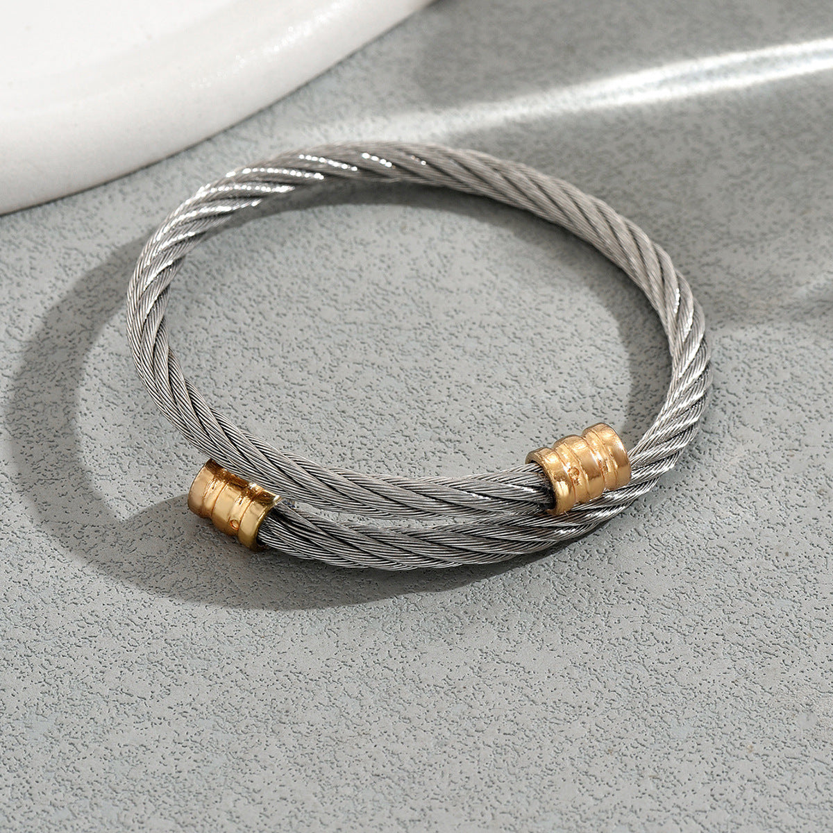 Pulsera Brazalete Ajustable Geométrica de Cobre con Acabado Galvanizado para Mujer, Diseño Moderno
