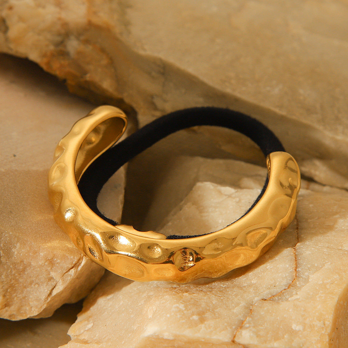Fermacapelli Geometrico Testurizzato Martellato in Acciaio Inossidabile con Placcatura in Oro 18K da Donna