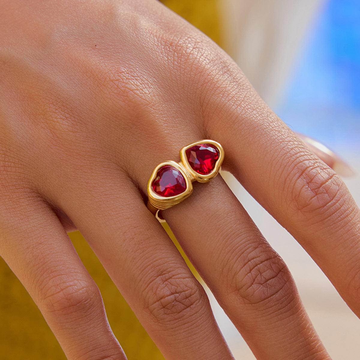 Anillo de acero de titanio con forma de corazón, diseño de moda, con incrustaciones de diamantes de imitación y acabado chapado, para mujer