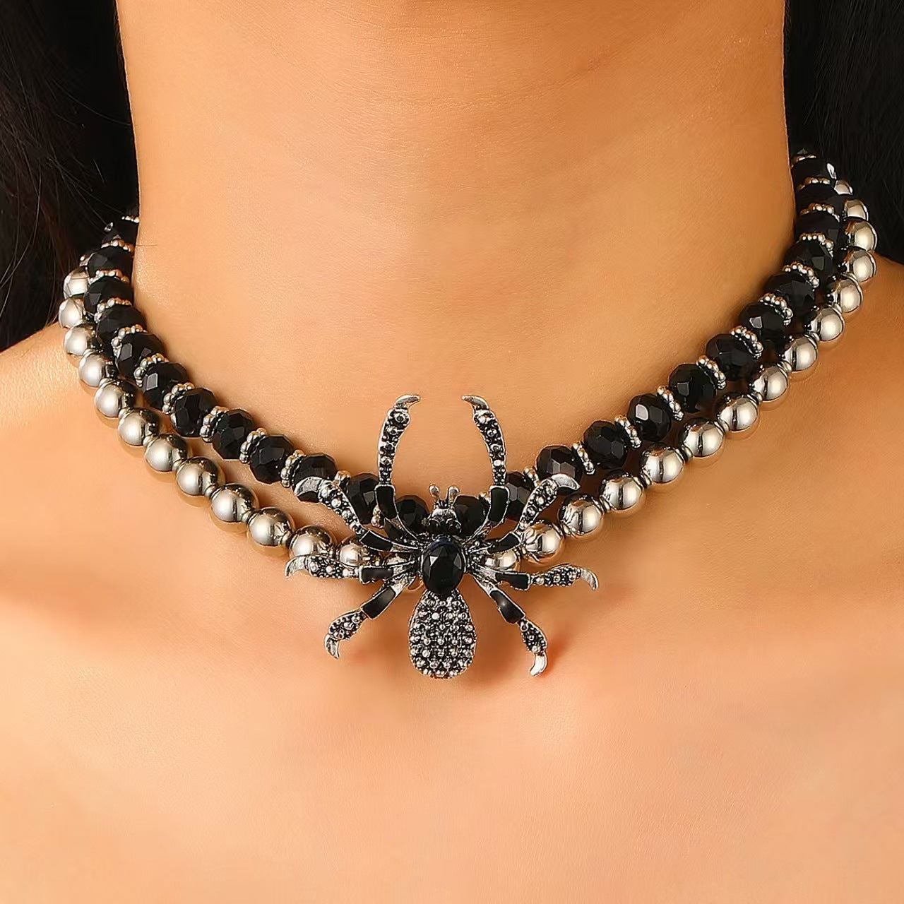 Pendientes llamativos góticos con araña en aleación con acabado galvanizado para estilo punk de Halloween