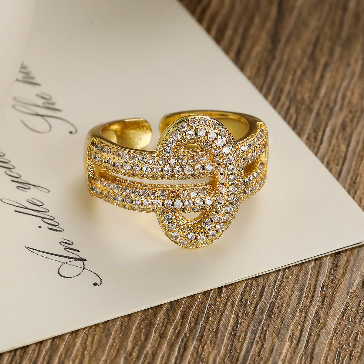 Anello aperto geometrico minimalista da donna in ottone con placcatura in oro 18 carati e intarsio in zirconi