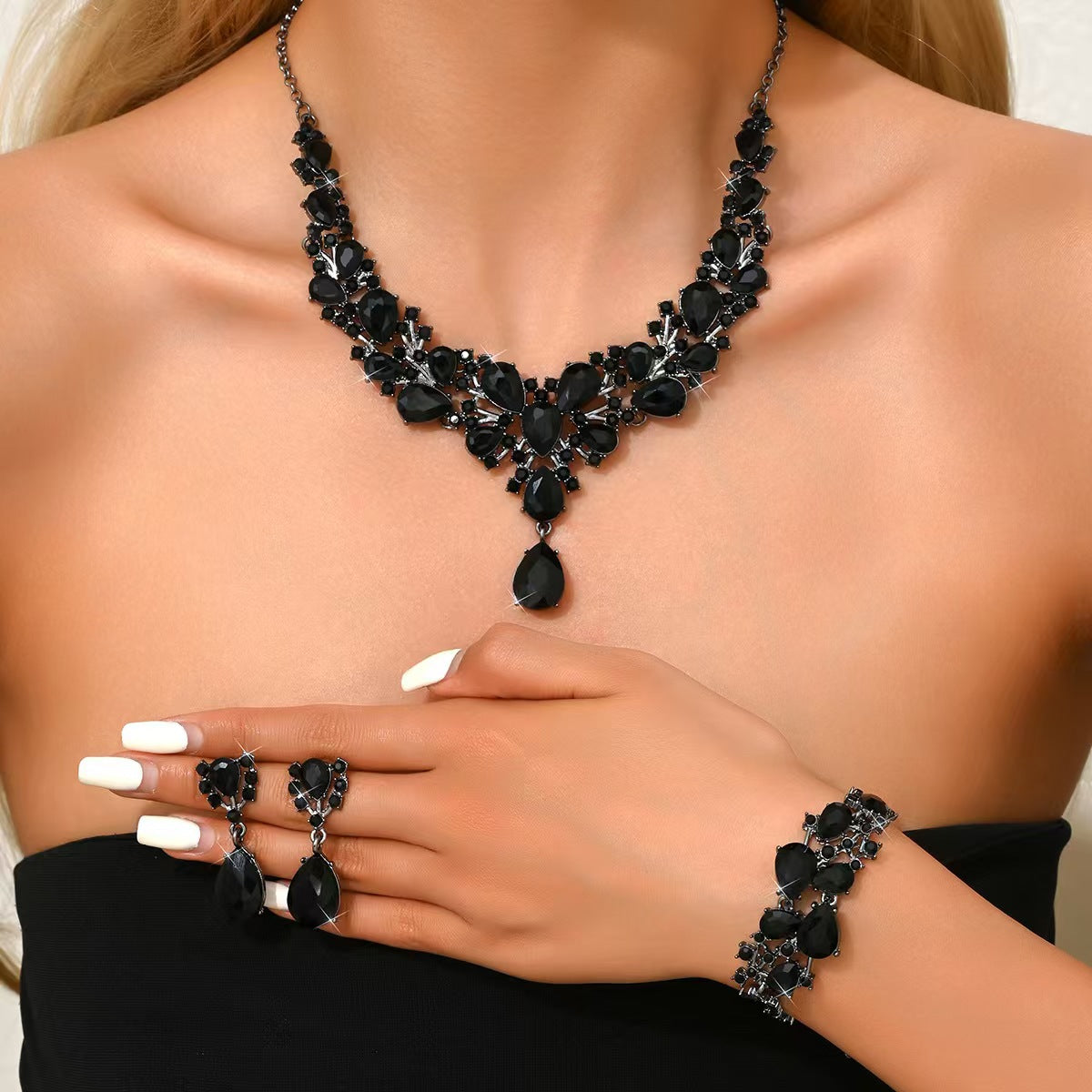 Resort Style Heart and Teardrop Shaped Alloy Necklace Bracelet Earrings Set with Rhinestone Inlay and Gold Plating on O-Chain