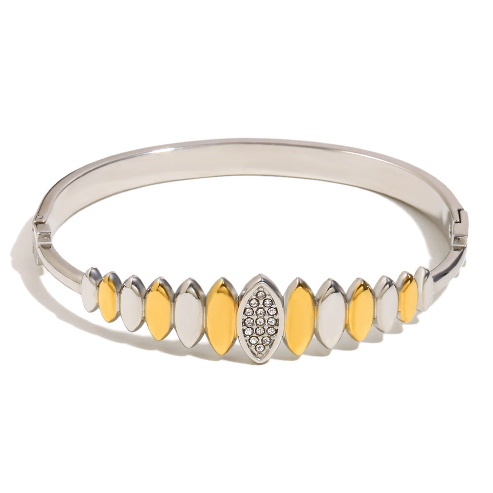 Fashionable Stainless Steel Bracelet with 18K Gold Plating, Heart-Shaped Pendant, Teardrop Pattern, Toggle Clasp, for Women